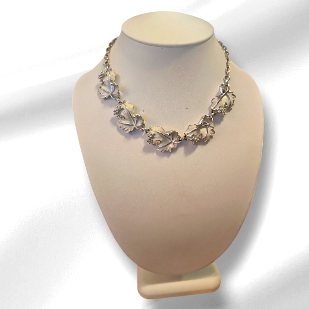 Vintage Signed Sarah Coventry Whispering Leaves Necklace,Clip Earrings Set. - Picture 3 of 5